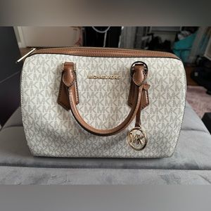 EUC- Michael Kors Signature Logo Satchel